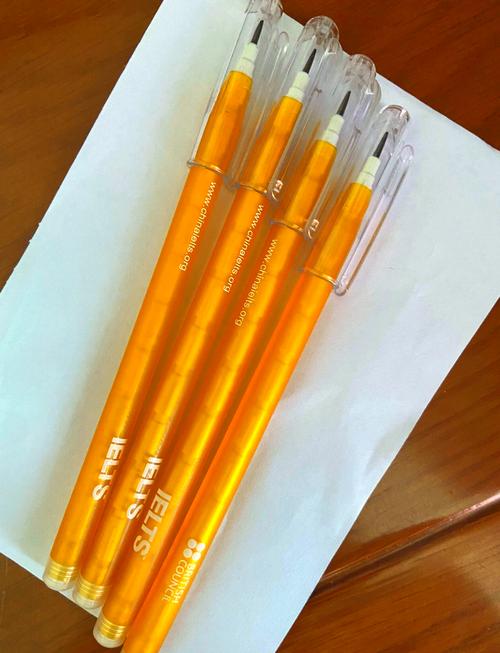 雅思口语选笔，笔与 pencil 怎么选更合适？-图1