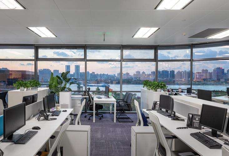 保险公司办公室工作好吗？-图1