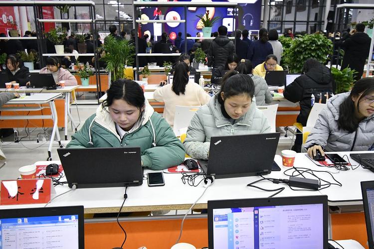 员工上班做微商,公司该如何应对?-图2 员工上班做微商,公司该如何应对?-图2