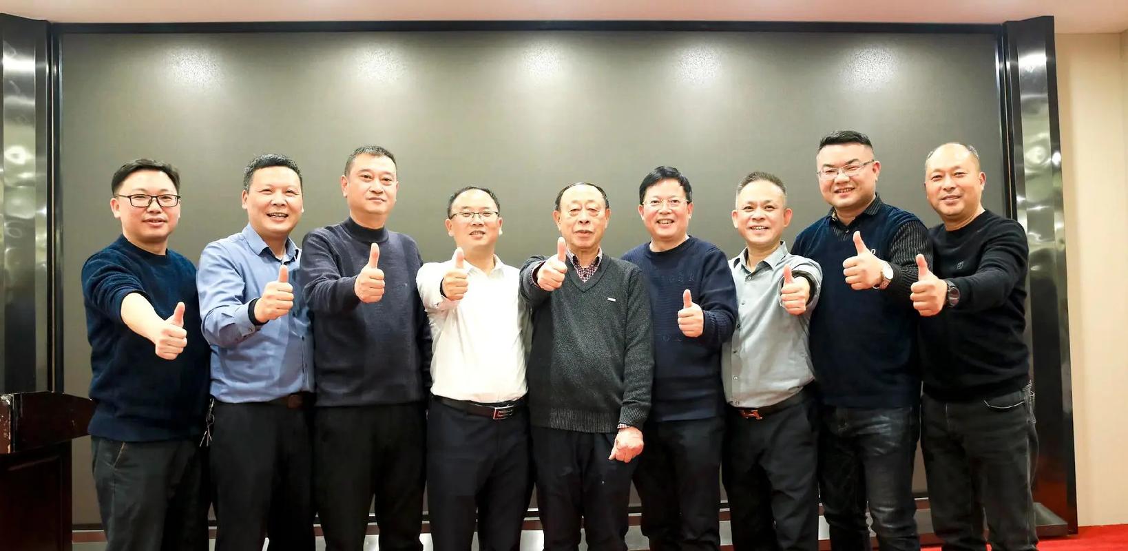 小公司全部是老板亲戚-图1 小公司全部是老板亲戚-图1