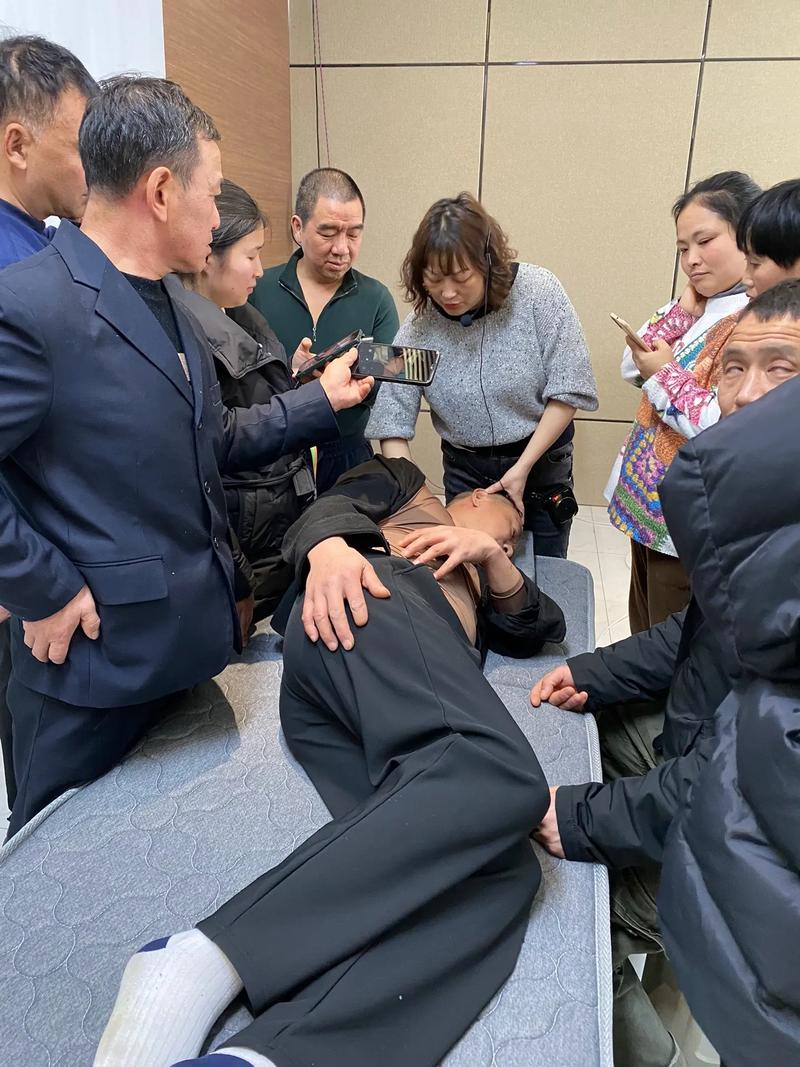 成都护工招聘怎么样？薪资待遇如何？-图2